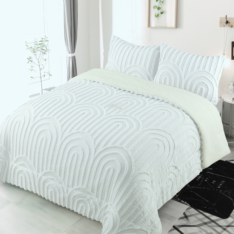 Monochrome wavy jacquard comforter comforter