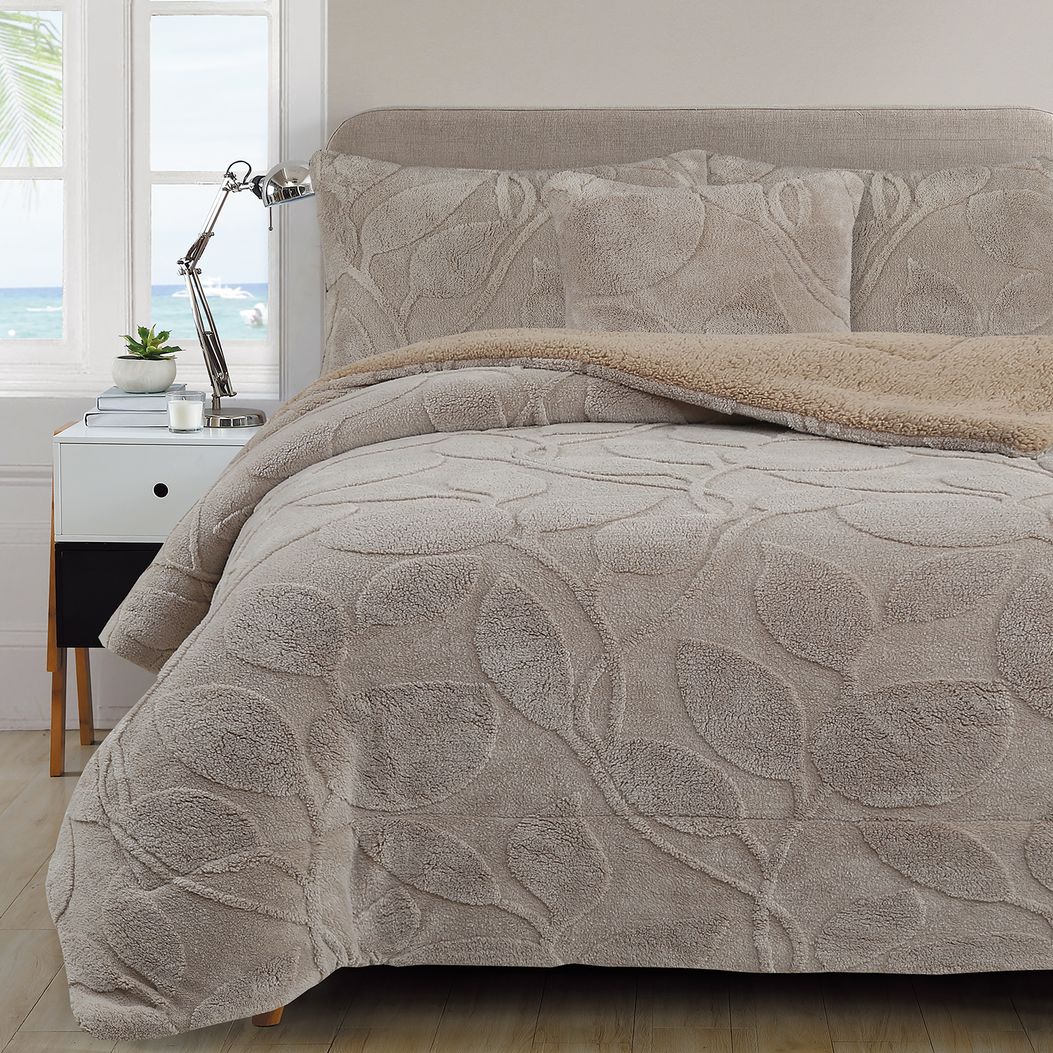 Brown fashion leaf jacquard sherpa comforter