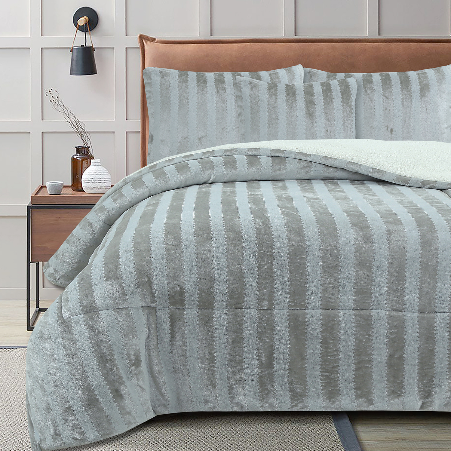 Gray fashion stripe kation flannel comforter